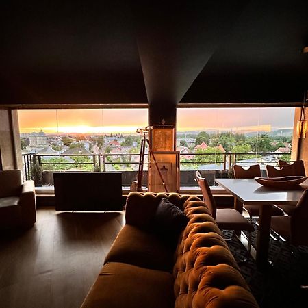 Appartamento Noir Penthouse Targoviste Esterno foto