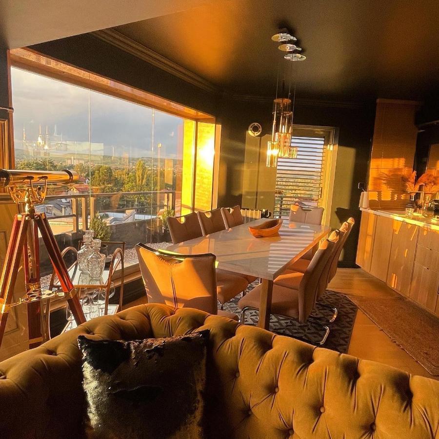 Appartamento Noir Penthouse Targoviste Esterno foto