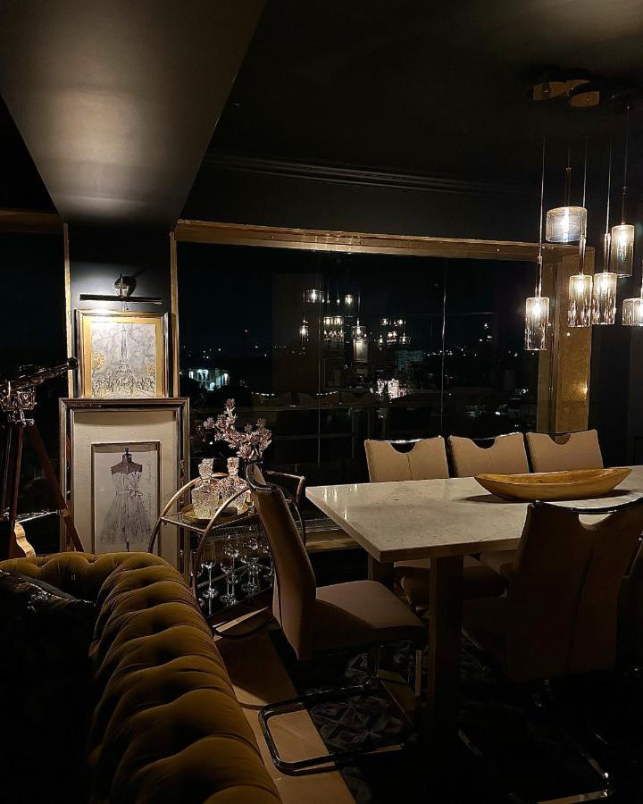 Appartamento Noir Penthouse Targoviste Esterno foto