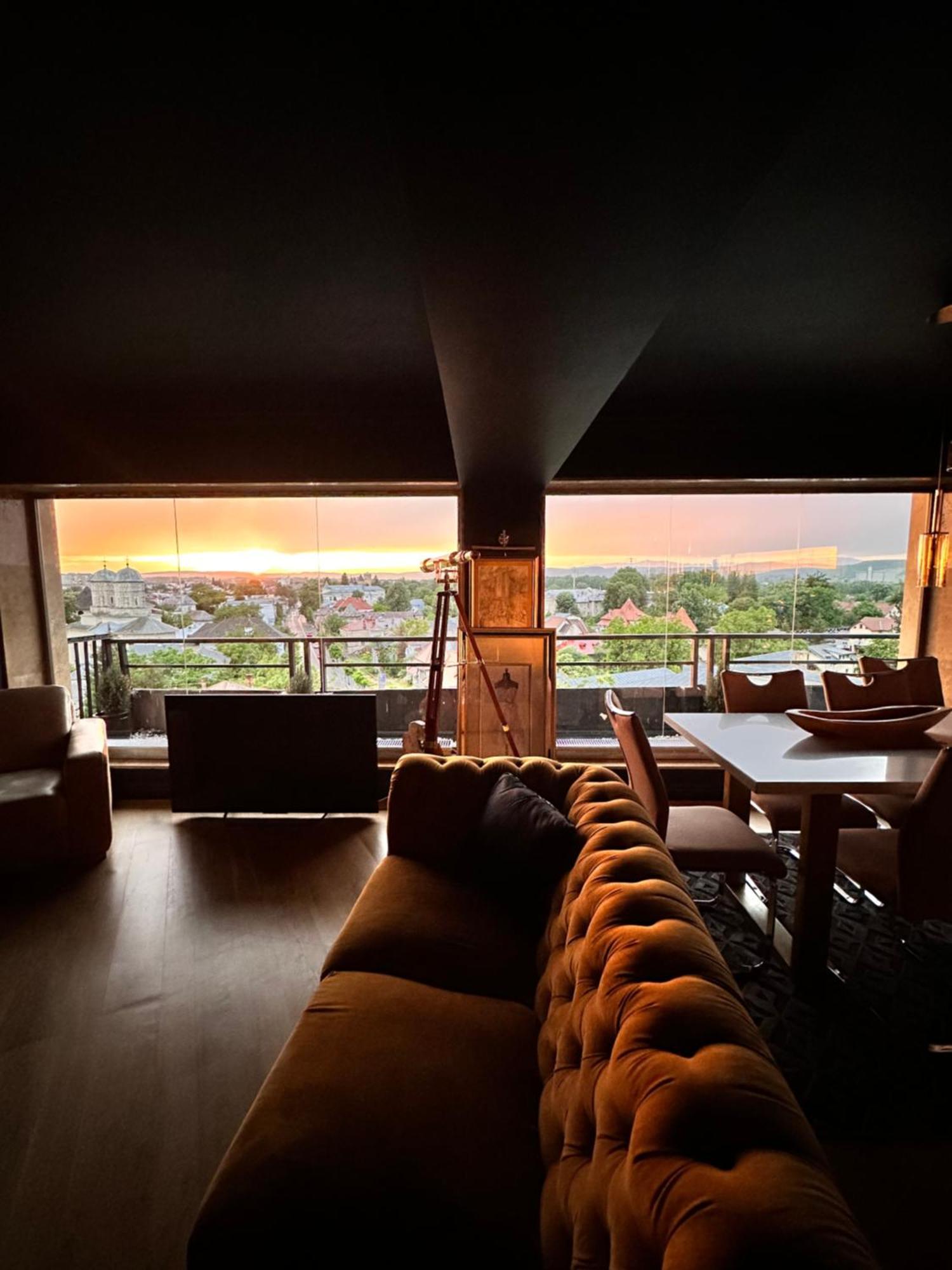Appartamento Noir Penthouse Targoviste Esterno foto