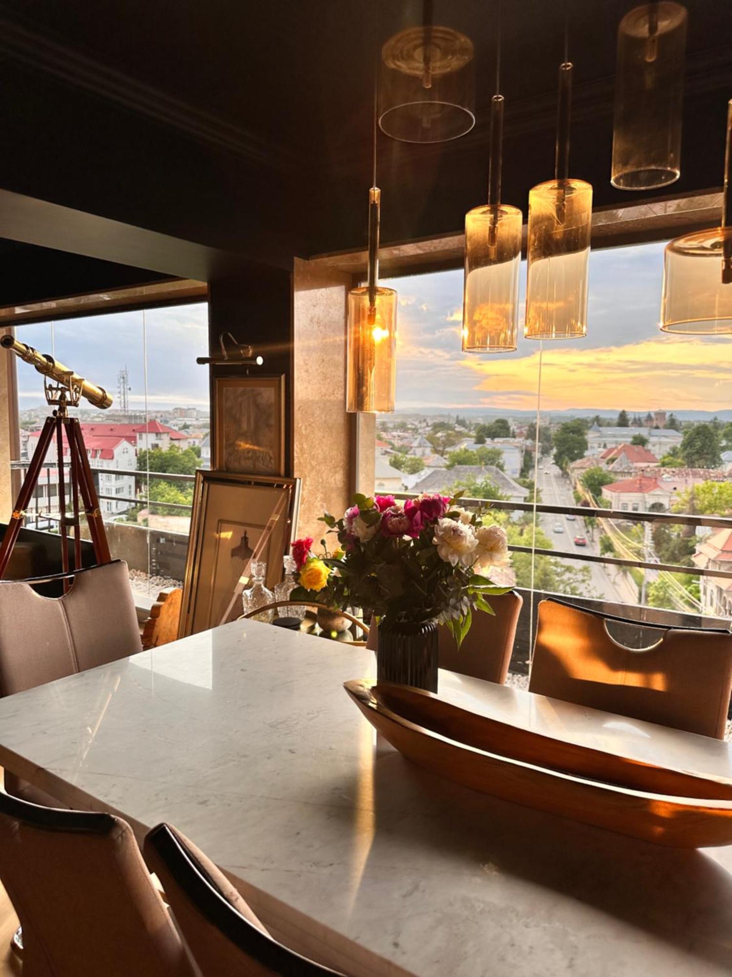 Appartamento Noir Penthouse Targoviste Esterno foto