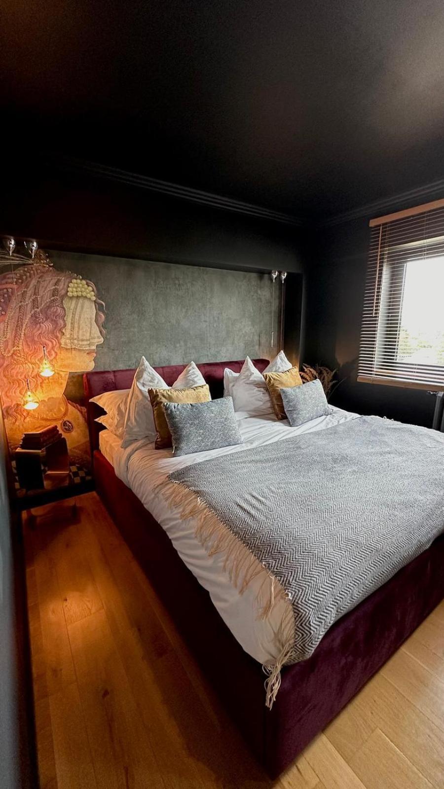 Appartamento Noir Penthouse Targoviste Esterno foto